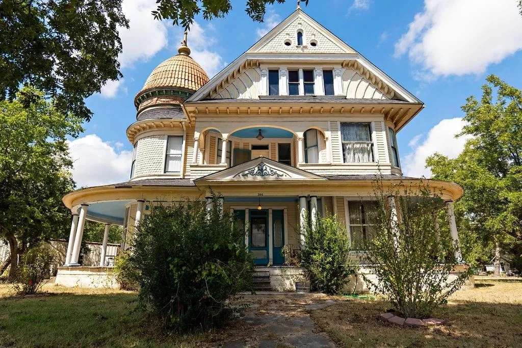 Private: 1895 Queen Anne in Honey Grove, TX (George F. Barber)