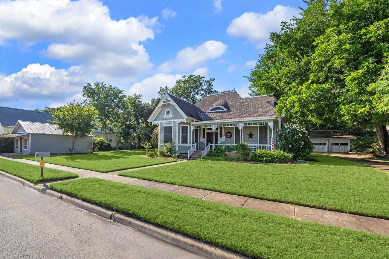 1897 Queen Anne in Schulenburg, TX Old House Dreams