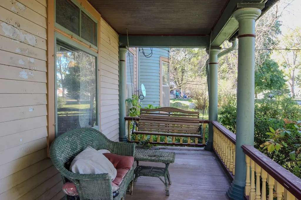 1897 Queen Anne in Alden, IA Old House Dreams