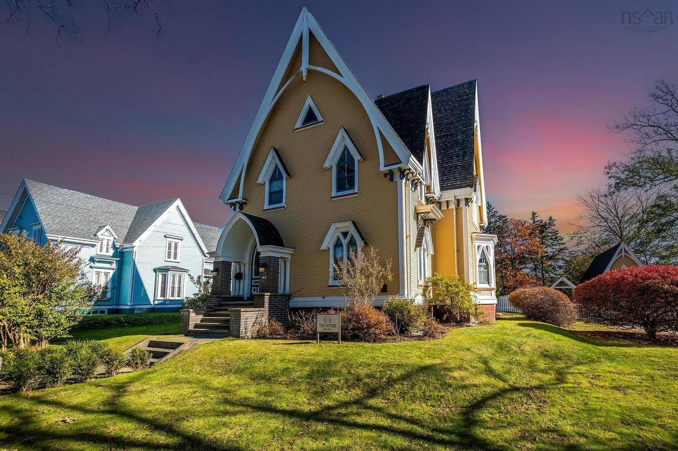c. 1877 Gothic Revival in Yarmouth, Nova Scotia - Old House Dreams, image size:1330x886