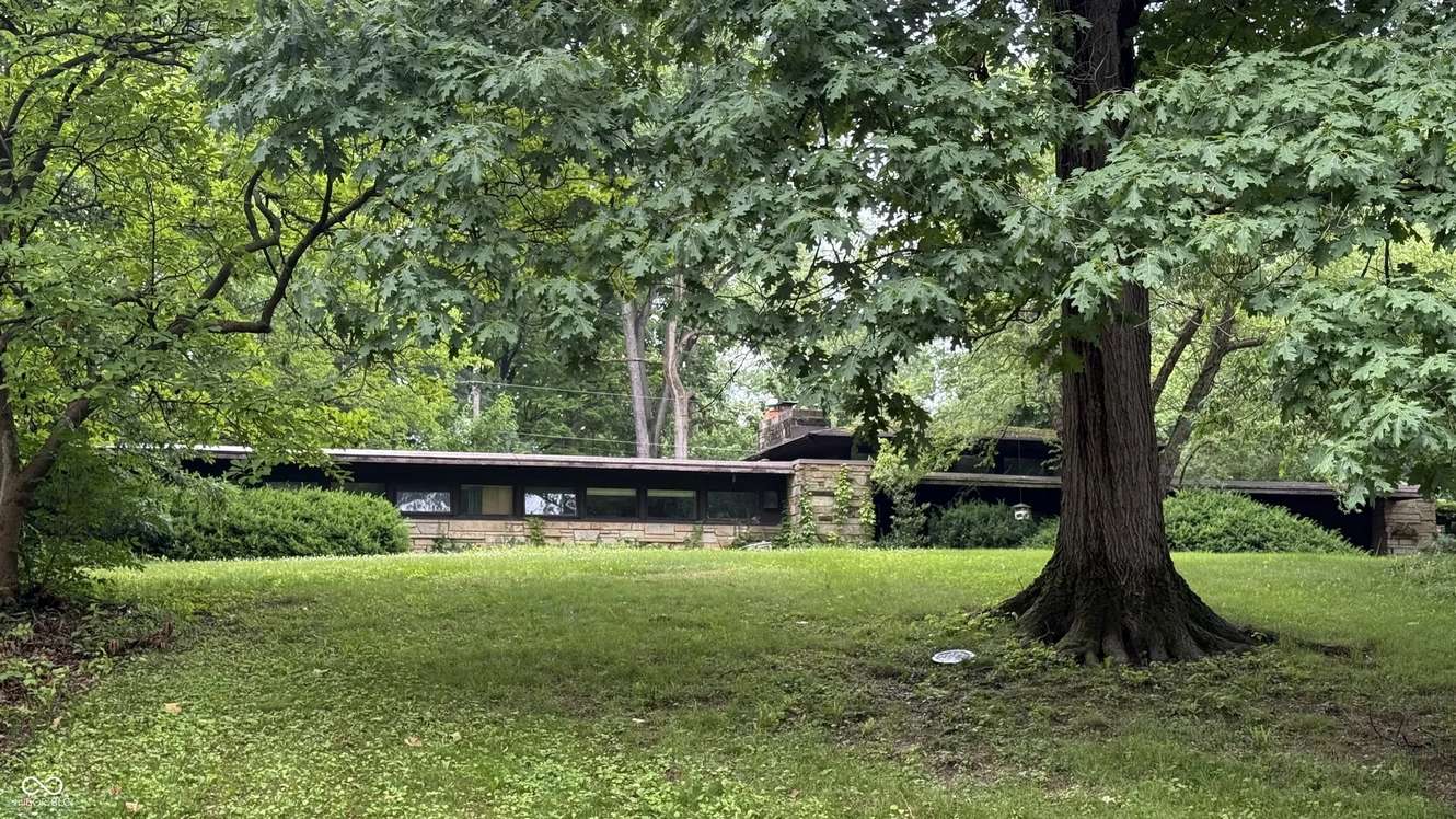 1960 Contemporary in Indianapolis, IN - Old House Dreams, image size:1330x748