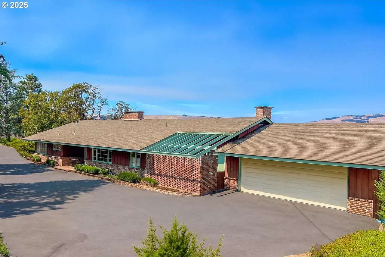 Contemporary houses for sale. - Old House Dreams