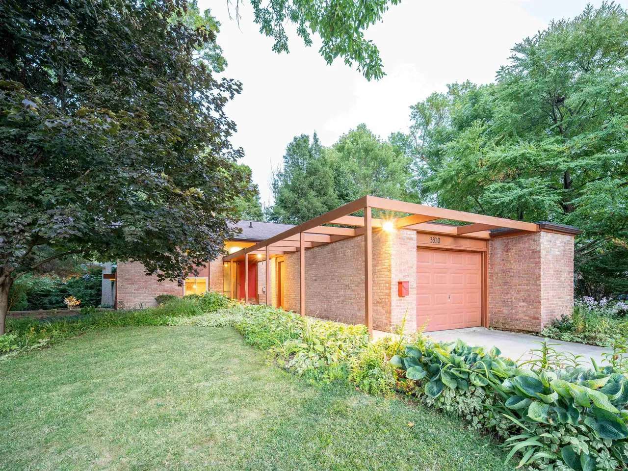 Contemporary houses for sale. - Old House Dreams