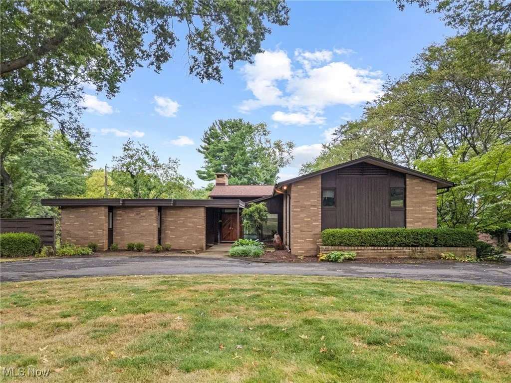 Contemporary houses for sale. - Old House Dreams