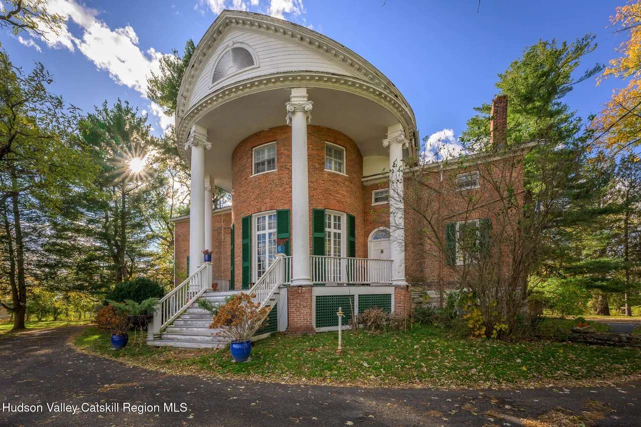 c. 1820 Federal in Hudson, NY