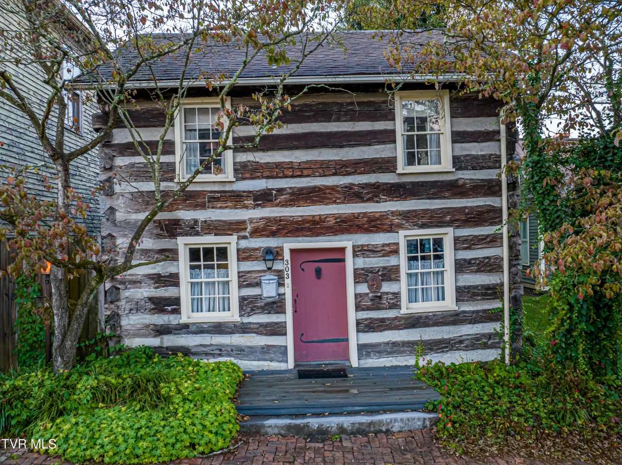 Old log cabins for sale. - Old House Dreams, image size:1280x958