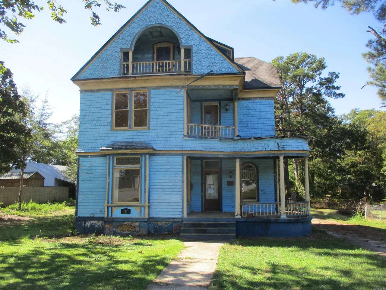 Arinco-houseです 1895 Queen Anne in Monticello, AR - Old House Dreams