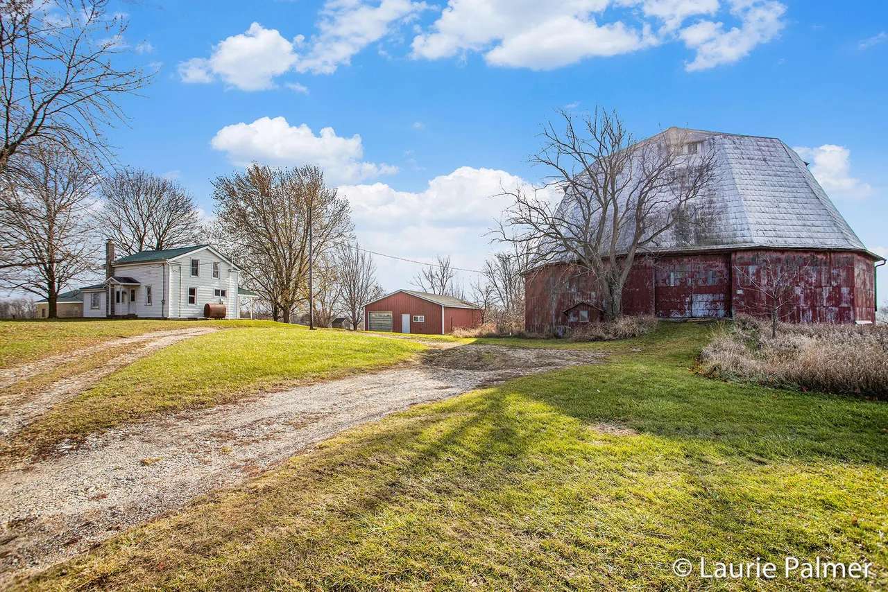 Barn \u0026 carriage houses for sale. - Old House Dreams, image size:1280x854