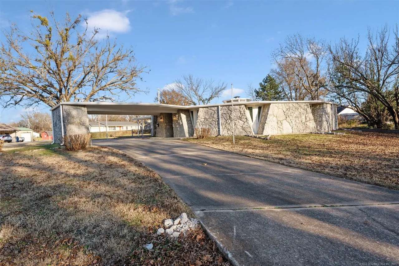 Contemporary houses for sale. - Old House Dreams